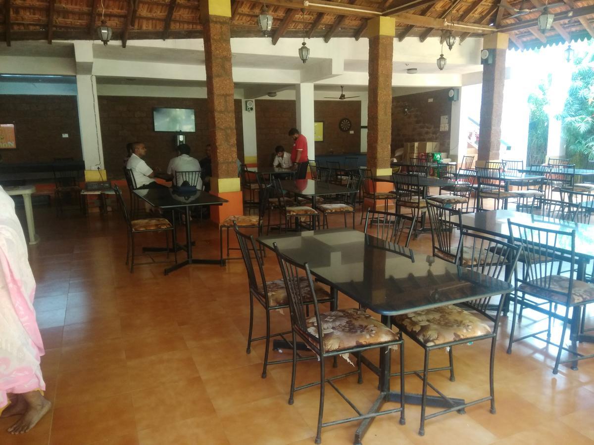Red Lion Hotel Calangute Exterior photo